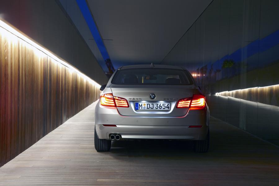  BMW 5-Series Long-Wheelbase 2010 года  (CN) (фото 72 из 77)